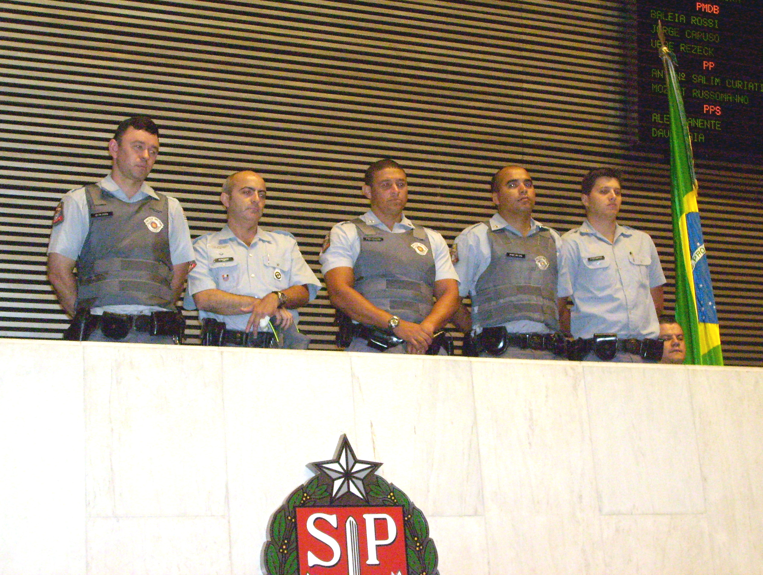 Policiais militares recebem homenagem no plenrio JK<a style='float:right;color:#ccc' href='https://www3.al.sp.gov.br/repositorio/noticia/03-2008/MAJOR OLIMPIO 11 DEZ BMP.jpg' target=_blank><i class='bi bi-zoom-in'></i> Clique para ver a imagem </a>